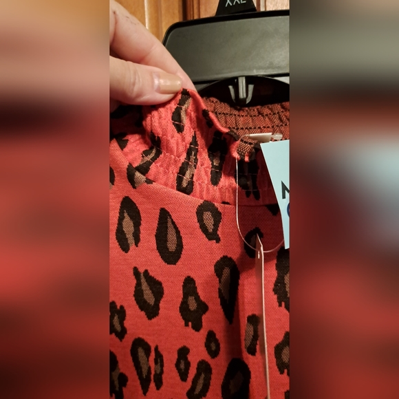 Beautiful Ladies Jade Smocked Neck Leopard Print Blouse, Short Sleeve NWT LRG - Picture 7 of 7